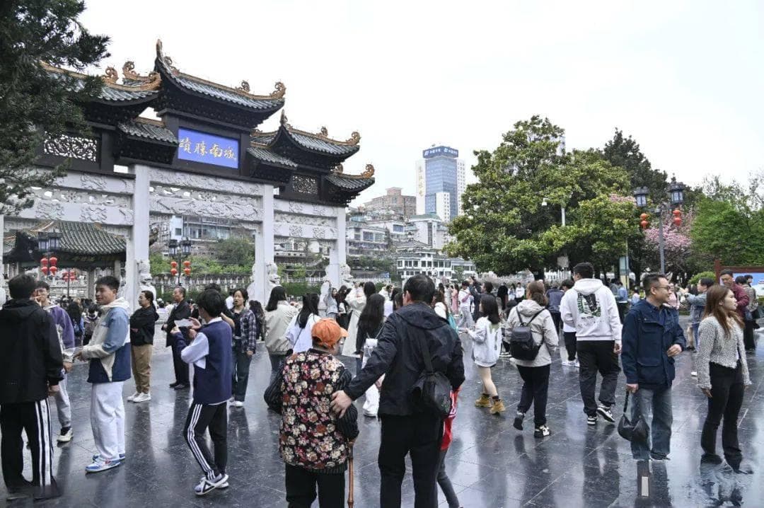 贵阳假期人气旺 美食美景引客来