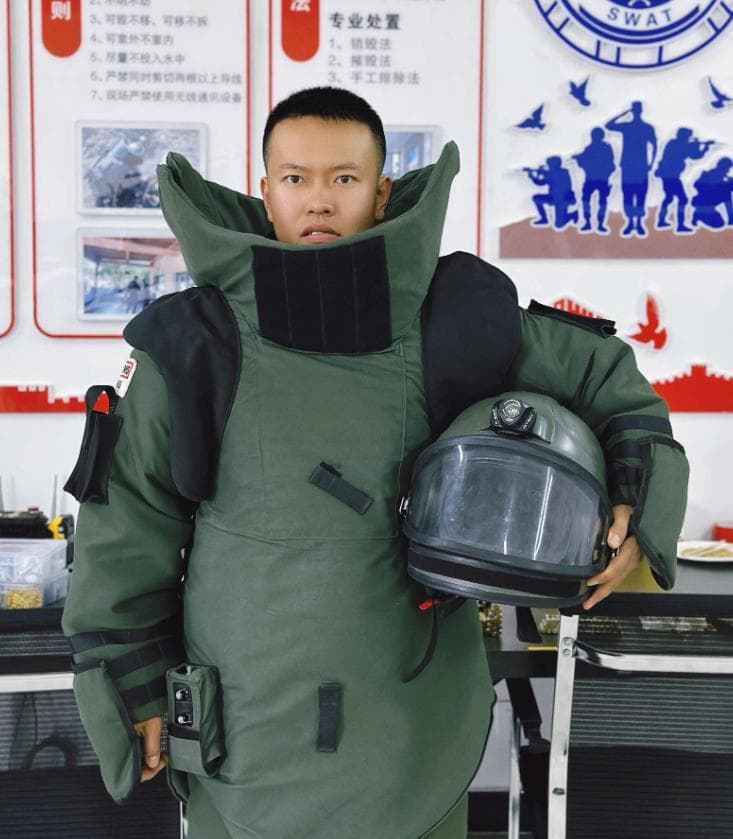 守护平安 | 危险面前逆行而上 毫秒之间生死对决——排爆特警是如何炼成的
