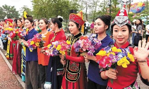 民族服饰成流行时尚
