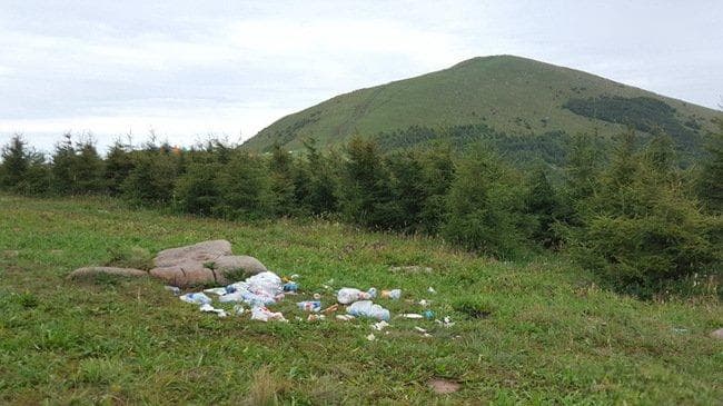 不要让垃圾毁了海坨山 户外出行莫忘LNT原则