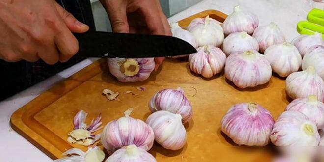 腌糖蒜只加醋糖？你错过了1味，绝对好吃！