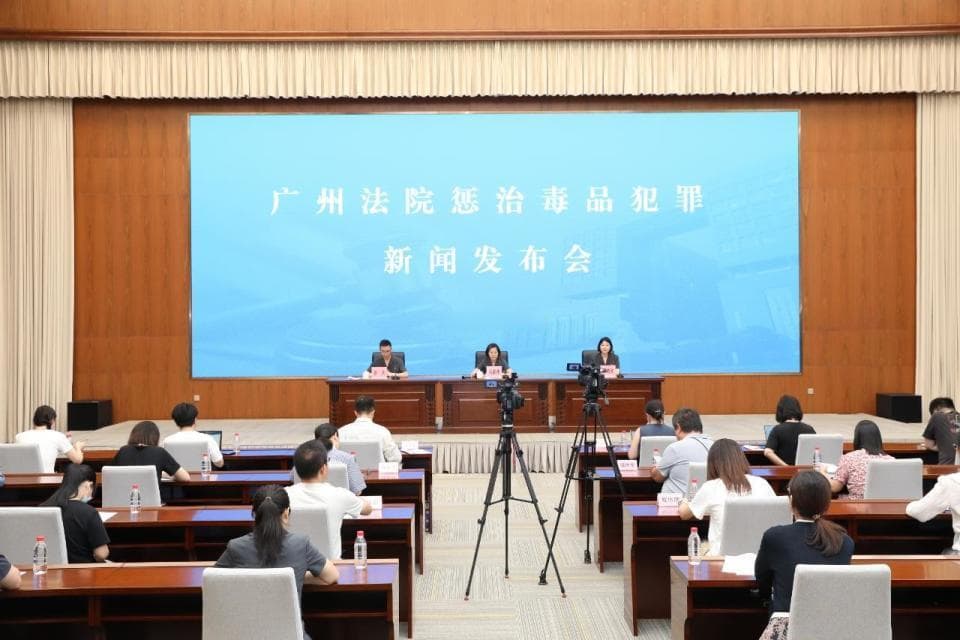 跨境网购“催情水”，投入女网友茶水中，判了