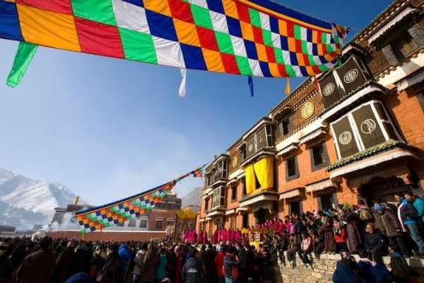 拉卜楞寺：格鲁派名刹的文化传承与旅游体验全攻略