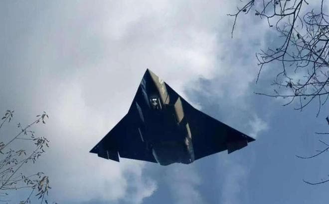 印媒：中国歼-36是“空中巡洋舰”，但拦截不了美国B-21隐轰