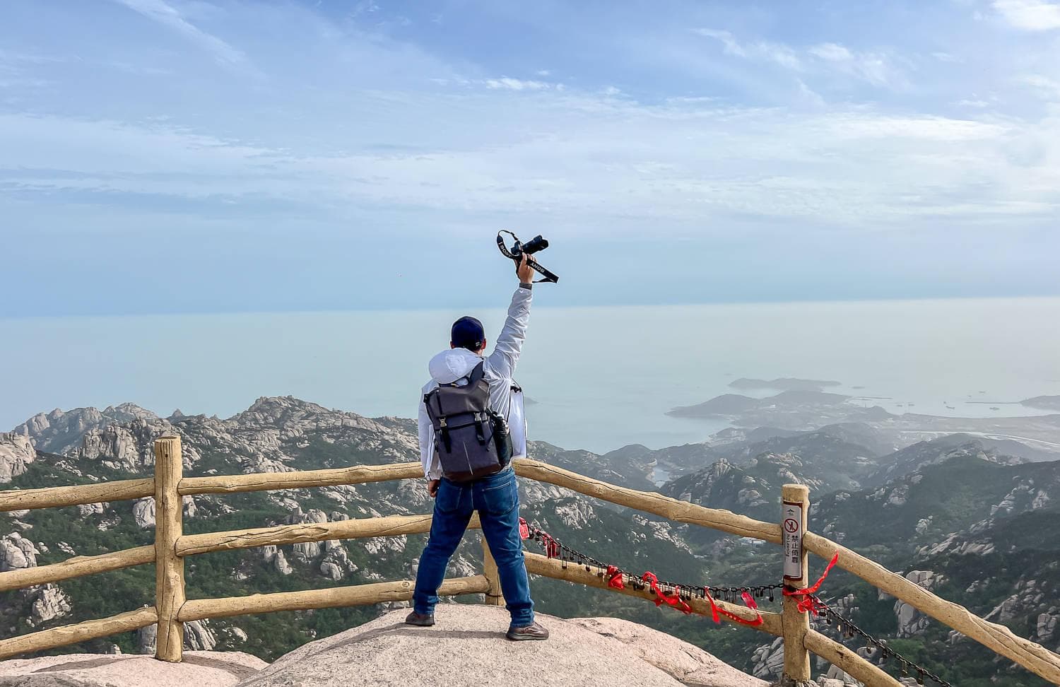 游海上第一名山，赏沿途花海胜景，揽巨峰崂顶之仙境