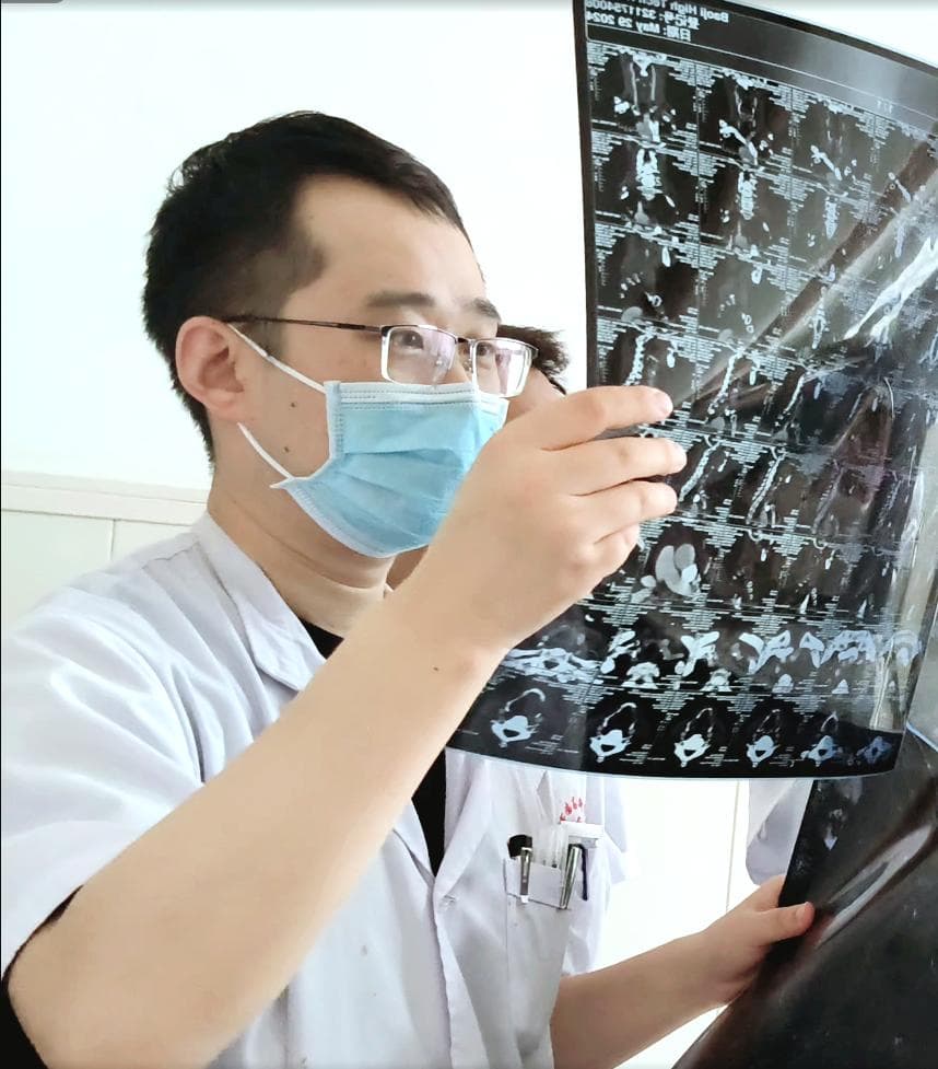 脊髓中有个“洞”，元凶竟然是颈椎寰枢关节脱位、小脑扁桃体下疝