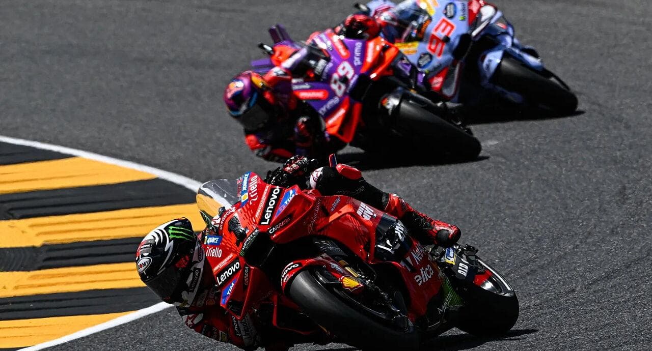 2024年MotoGP：杜卡迪的佩科·巴尼亚亚赢得意大利大奖赛短程赛