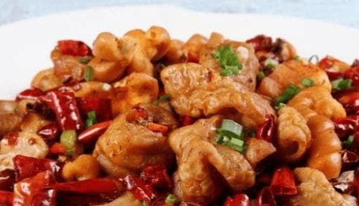 干煸肥肠，是一道美味可口、营养丰富的川菜佳肴