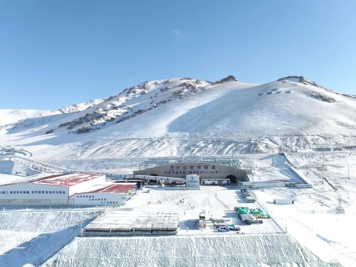 世界最长高速公路隧道贯通！22公里仅需20分钟穿越天山