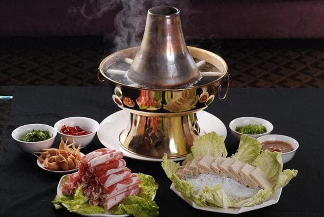 南北火锅有何不同？不仅味道差异，蘸料也是体现差异的重要元素