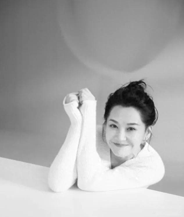 告别皮相美：40岁后如何打造抗衰老的骨相感