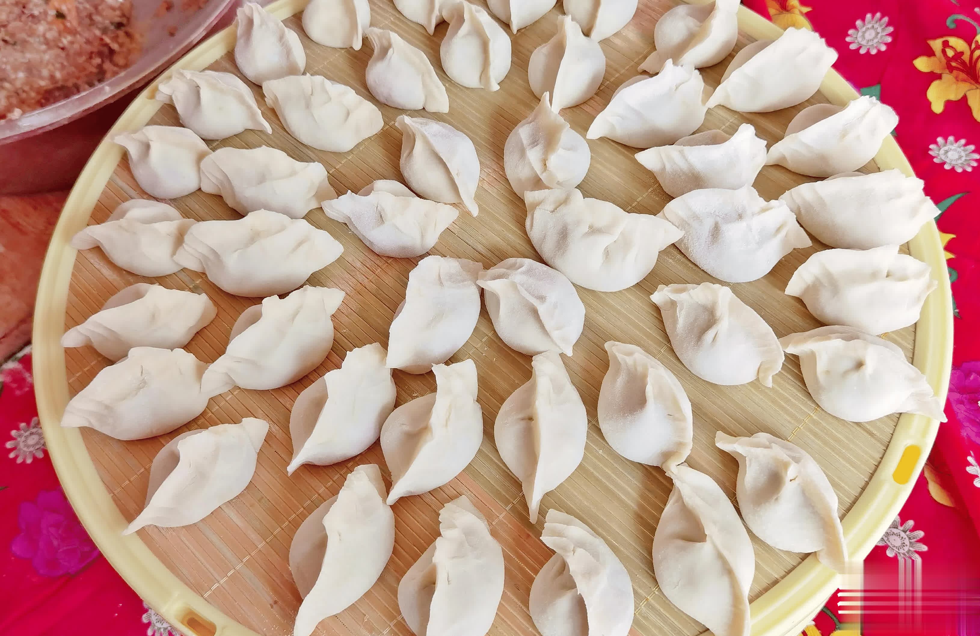 饺子面皮关键技巧，饺子馆大厨亲授和面秘招，速来掌握！