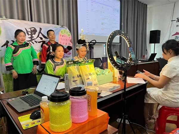 “直播”乡村美好生活——“贵州村超乡村主播”劳务品牌赋能就业增收