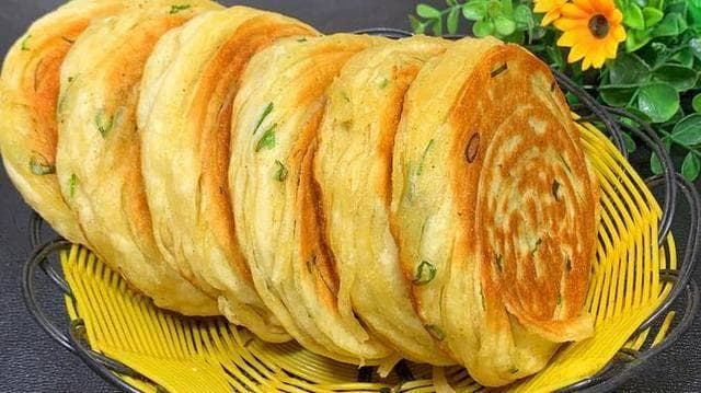 家庭自制盘丝葱花饼，层层酥脆美味足，无添加更健康，动手做起来！
