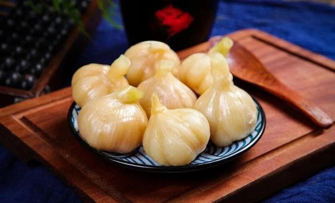 腌糖蒜只会放醋和糖，难怪不正宗，只需多加1味料，酸甜脆爽