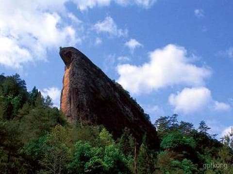 鹰嘴岩徒步探险指南：自然奇观与户外活动的最佳选择 🌄