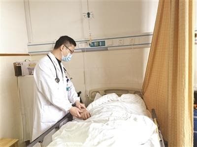 四种异常“老人味”预示疾病，医生支招如何去除