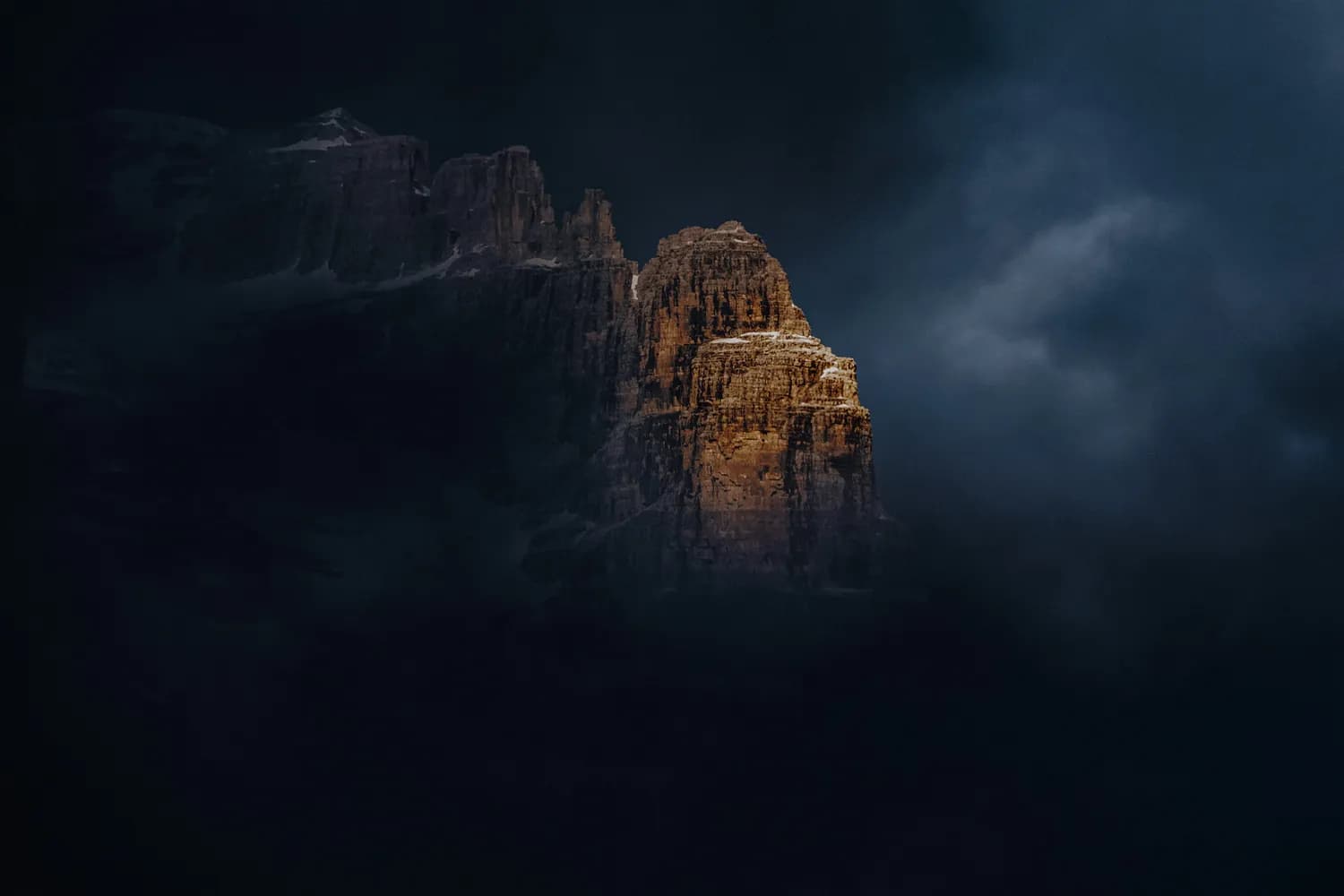 起点中文网修仙小说排行榜：穿越修仙新作与经典佳作交相辉映