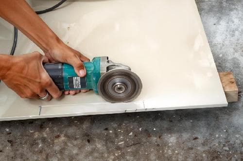 瓷砖切割方法详解：工具选择、操作步骤与安全指南