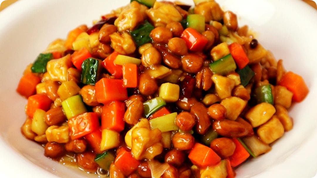 传统名菜“宫保鸡丁”中的宫保是什么？