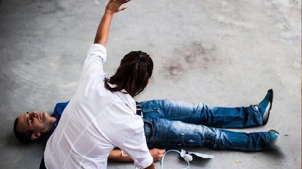 胸外心脏按压操作方法详解