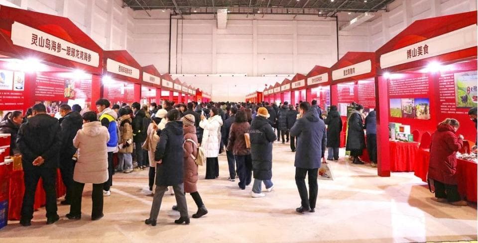 2025年山东省春风行动在新区启动，招聘会上超两万个岗位吸引众多求职者