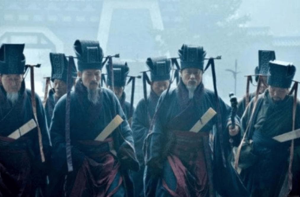 古代官员上朝特别早，早餐吃什么？一群朝廷命官围着地摊吃早点