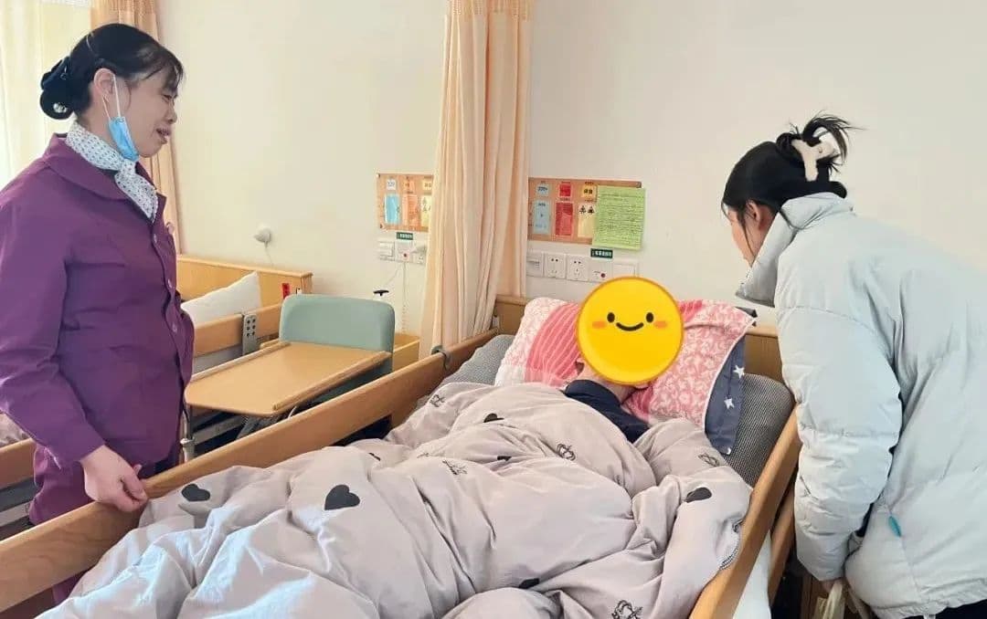 徐汇区创新"物质+服务"模式，为特困人员提供多元化救助服务