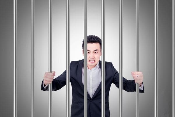 沙特阿拉伯人喝酒犯法吗？