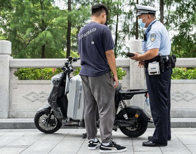 电动车罚款20元一直不交会怎样？交警给出明确答案：三次未处理将扣车