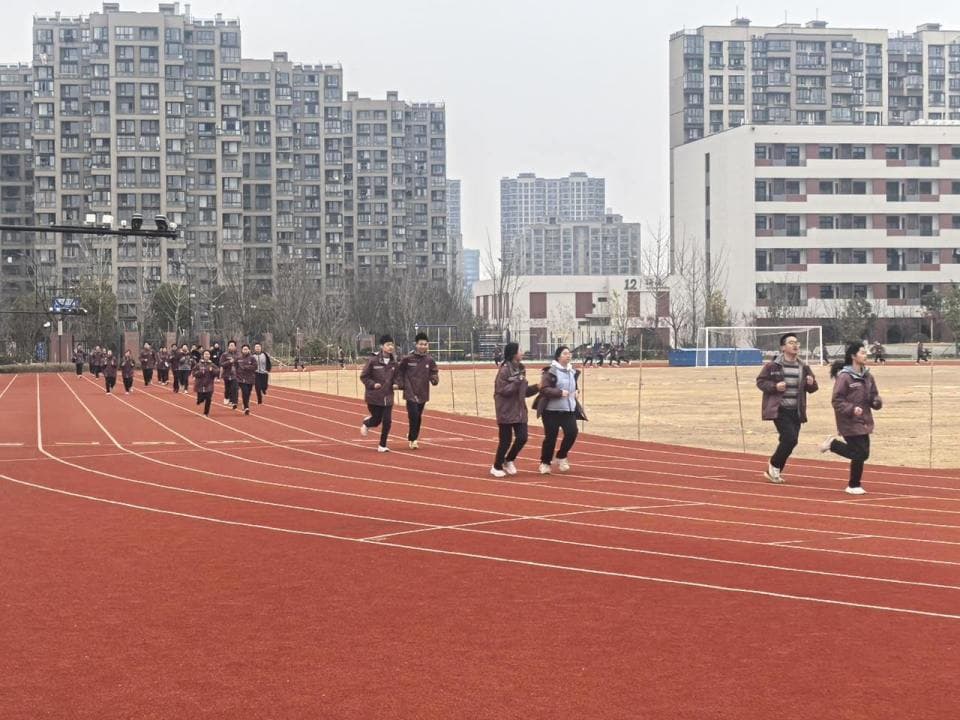 “给我三年，帅你一生！”杭州一高中为学生“体重管理”亮出大招