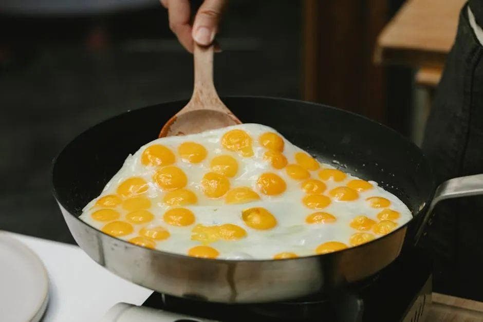 【科普营养】膳食指南取消了胆固醇的摄入限制？胆固醇能随便吃吗？
