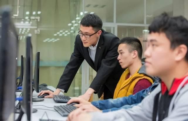高考想考985大学，三次模拟考试要多少分？不高于这个数机会较小