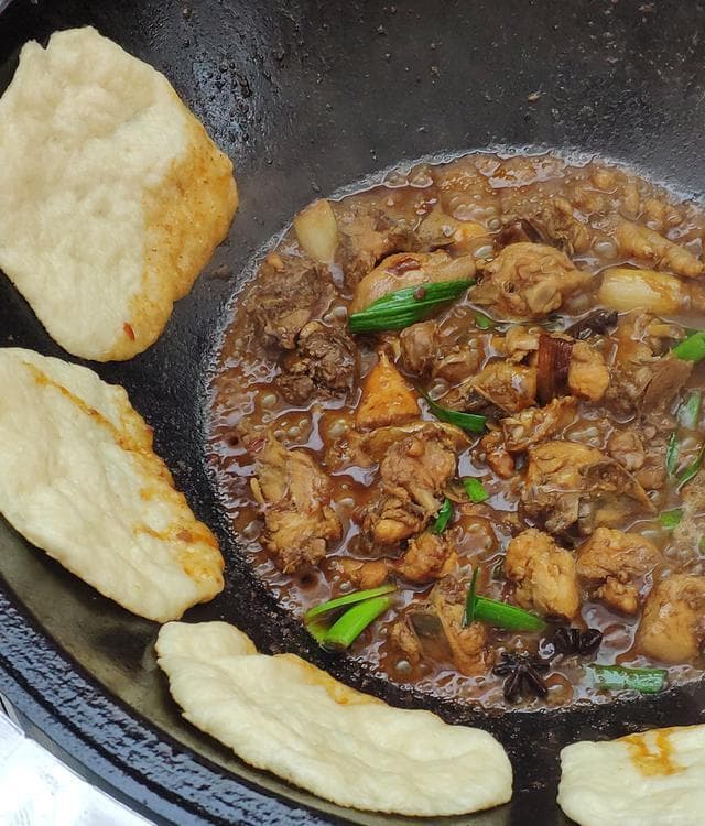 地锅鸡：鸡肉的绝佳吃法