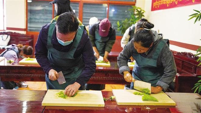 拉萨这场厨艺培训有看点：视障人士学做家常菜