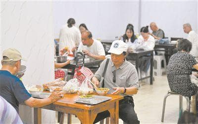 早餐应占全天食物总量的25%至30%