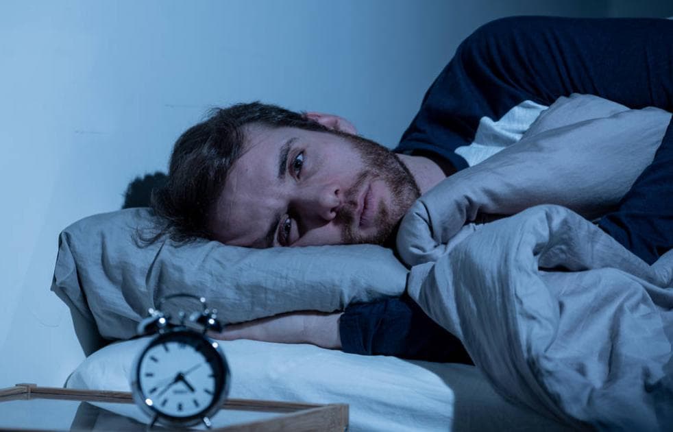 最新研究：失眠使心肌梗死风险增69%，打鼾与高血压房颤关联强