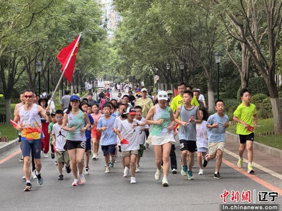 沈阳铁西：少年“小马团”暑假起跑 告别懒觉拥抱健康快乐
