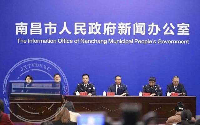 南昌迎春晚会：1300米烟花阵+克莱因蓝，四大篇章演绎赣江夜空