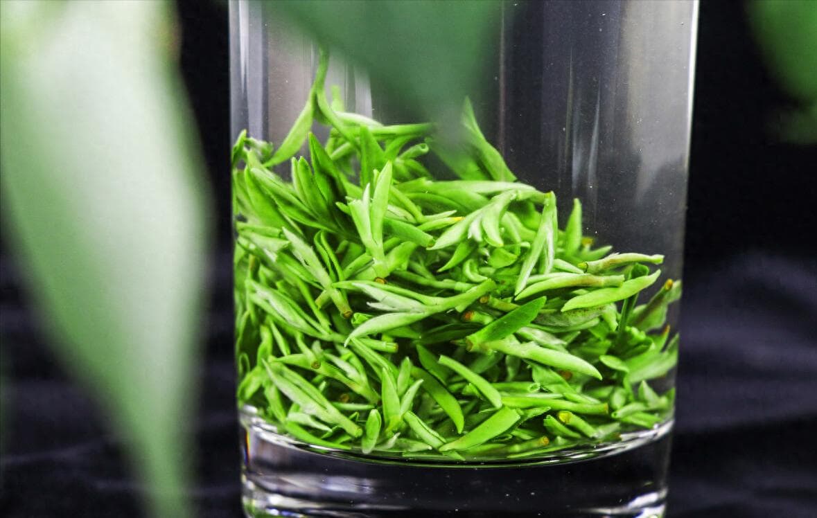 绿茶的冲泡方法真的最忌讳先放茶叶再倒水吗？怎么冲泡一杯好喝的绿茶？