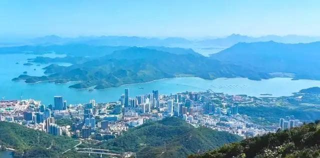 深圳十大山峰：从梧桐山到莲花山的登山攻略
