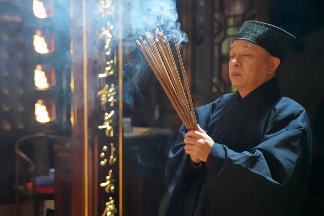 “一柱清香透苍穹，万道祥光照大千”，道教上香为何忌用檀香呢？