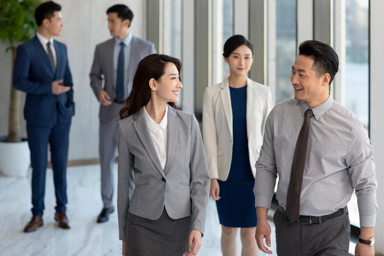 职场新人必修课：从仪态到能力的专业形象塑造
