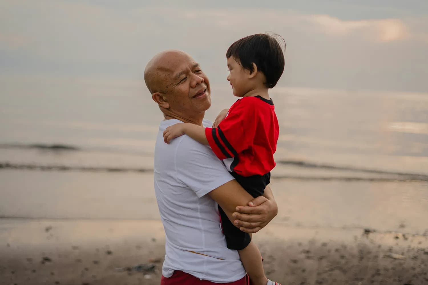 舅舅在现代家庭中的新角色：如何促进家庭和谐？