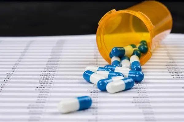 胶囊药物服用指南：热水、干吞、去壳都是错