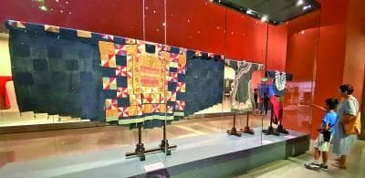 五彩锦簇：中华服饰文化展上的千年华章