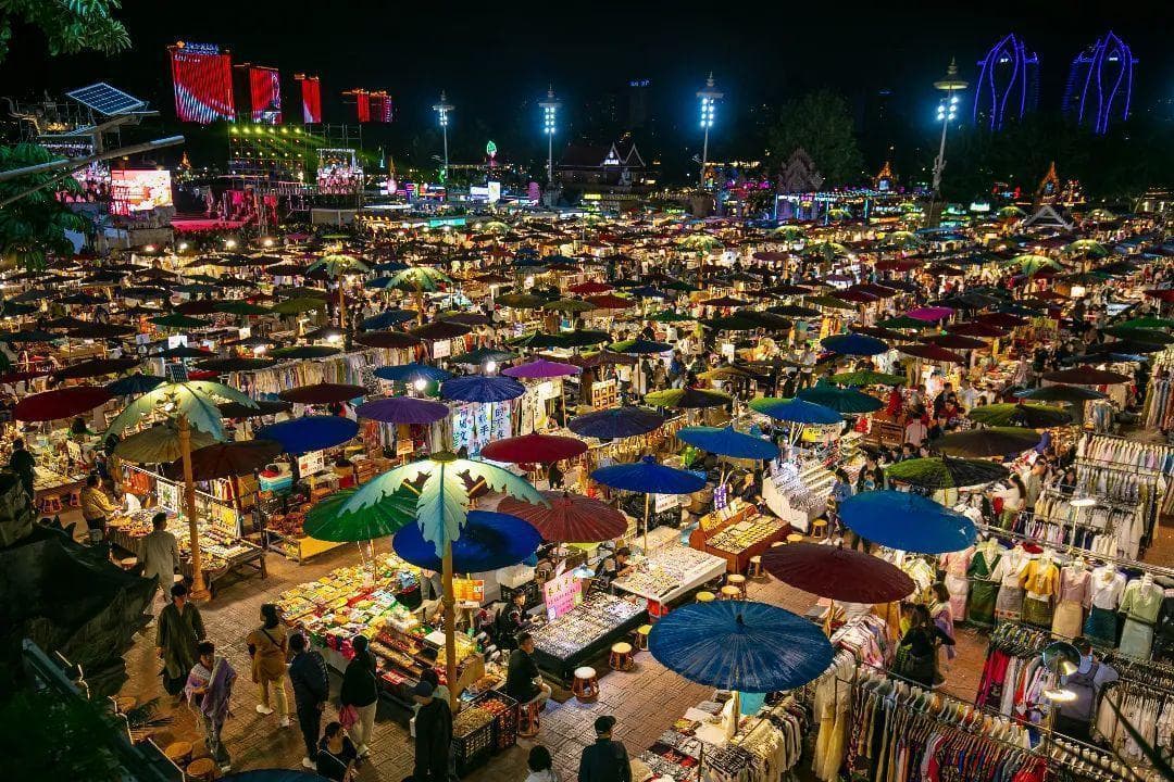 星光夜市里的文旅新地标：云南西双版纳告庄西双景