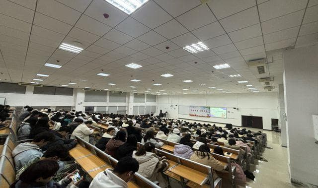 规划先行“职”引未来！贵安新区为两百余名大学生提供职业指导