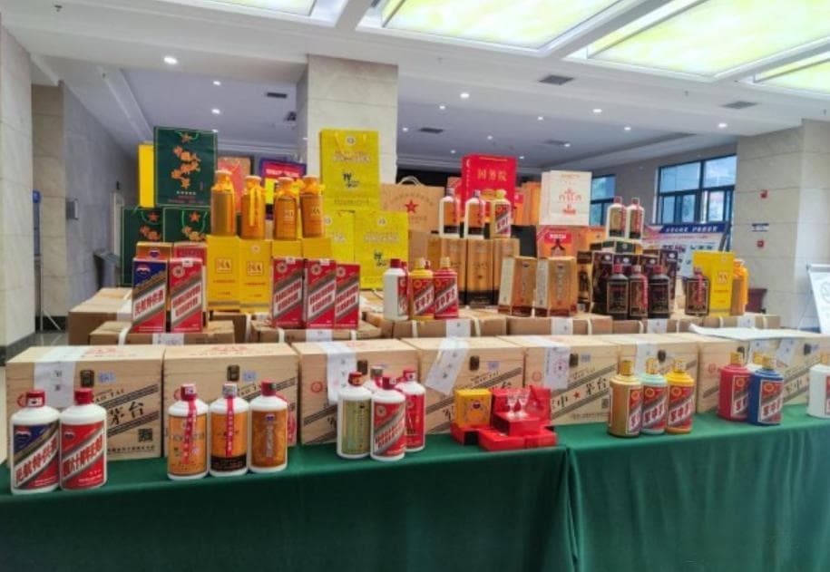买酒避坑指南：挑白酒的四大雷区，别再乱买了！