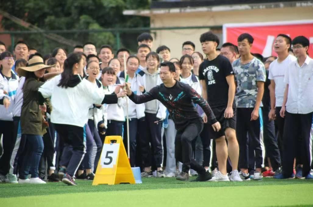 融入团队，共赢未来：团体运动对青少年成长的深远影响